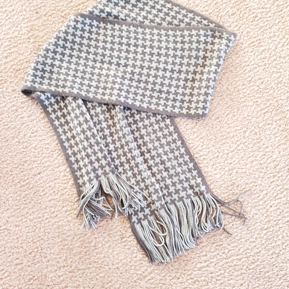 NWOT NEW Light Dark Gray Tassels Patterned Scarf - Picture 5 of 7